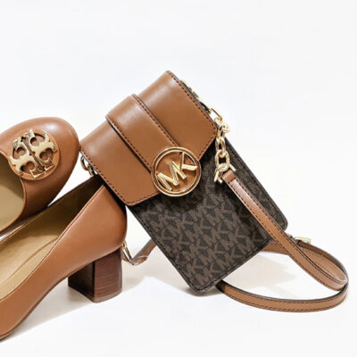 Crossbody para smartphone Michael Kors Carmen Brown