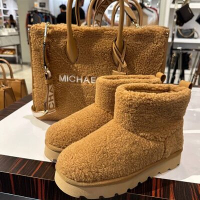 MICHAEL KORS - BOTAS WINNIE BOOTIE FAUX CURLY SHEARLING DEER TRENDSTORE CHILE SOLO PRODUCTOS ORIGONALES, COMPRA SEGURO COMPRA CONFIABLE ENVIOS RAPIDO A TODO CHILE