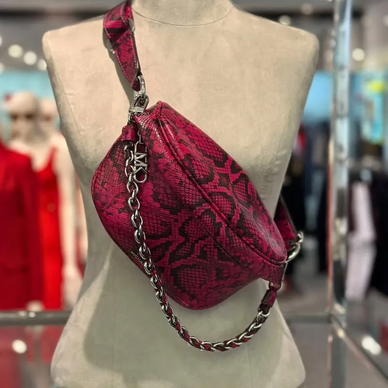 BANANO SLATER XS SLING Crossbody Michael Kors Deep Fucshia