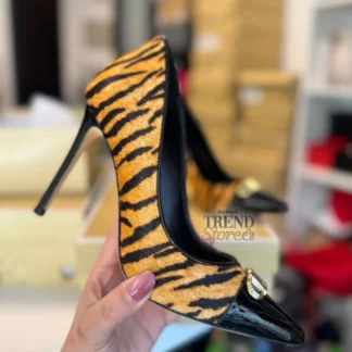 zapatos michael kors parker flex tiger print mujer trendstore chile original • pumps michael kors estampado tigre vista frontal compra segura chile • detalle calf hair zapatos michael kors mujer exclusivo chile • zapatos michael kors punta fina tacón bajo vista lateral envío chile • textura pelo becerro tiger print zapatos michael kors premium trendstore chile • zapatos mujer elegantes animal print michael kors chile exclusivo • pumps michael kors mujer outfit sofisticado compra online chile • zapatos michael kors original mujer envío a todo chile trendstore
