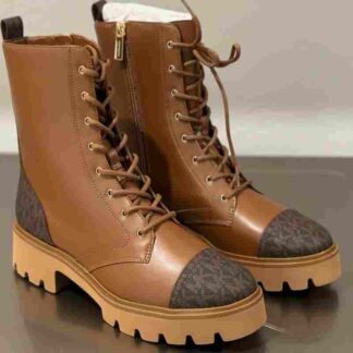 BOTINES MICHAEL KORS - MODELO WEIS COMBAT BOOTIE Color café|