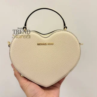 Bandolera Michael Kors Jet Set corazón original Trendstore Chile compra segura Michael Kors bolso corazón pequeño mujer vista frontal envío a todo Chile Detalle bandolera corazón Michael Kors herrajes dorados original Chile Cartera Michael Kors Jet Set pequeña crossbody corazón mujer Trendstore Chile Vista lateral bolso corazón Michael Kors diseño elegante original Chile Interior bandolera Michael Kors Jet Set corazón ranuras tarjetas Trendstore Chile Bolso Michael Kors corazón mujer original envío seguro Chile
