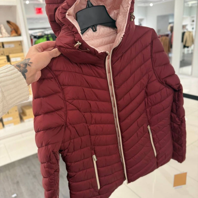 CHAQUETA MICHAEL KORS - REVERSIBLE MONOGRAMA - BURDEO LISO CON MONOGRAMA ROSA