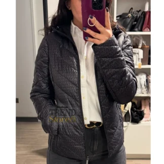 chaqueta michael kors reversible negra monograma mujer trendstore chile original • chaqueta acolchada negra michael kors lisa vista frontal compra segura chile • detalle monograma michael kors chaqueta reversible mujer exclusivo chile • chaqueta reversible michael kors negro vista lateral envío a todo chile • textura nylon chaqueta michael kors negra premium trendstore chile • chaqueta negra mujer outfit urbano elegante chile exclusivo • chaqueta michael kors mujer capucha cordón ajuste compra online chile • chaqueta michael kors original mujer envío seguro a todo chile trendstore