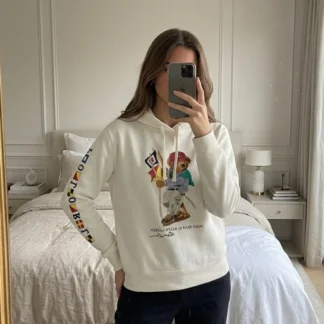 • polerón polo ralph lauren polo bear nautical flags mujer trendstore chile original • hoodie polo bear ralph lauren banderas náuticas vista frontal compra segura chile • detalle manga polo rl banderas náuticas ralph lauren mujer exclusivo chile • polerón ralph lauren mujer capucha bolsillos laterales vista lateral chile • textura algodón hoodie polo ralph lauren premium original trendstore chile • polerón polo bear diseño náutico mujer outfit casual chic chile • hoodie ralph lauren polo bear detalle estampado frontal original chile • polerón polo ralph lauren mujer compra online chile envío seguro trendstore