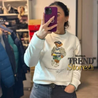 polerón polo ralph lauren polo bear blanco con gorra mujer trendstore chile original • hoodie polo bear blanco ralph lauren vista frontal compra segura chile • detalle estampado polo bear gorra ralph lauren mujer producto exclusivo chile • polerón blanco ralph lauren mujer capucha vista lateral envío a todo chile • textura algodón hoodie polo ralph lauren blanco premium original chile • polerón polo bear blanco outfit casual chic mujer trendstore chile exclusivo • hoodie ralph lauren blanco diseño veraniego mujer compra online chile • polerón polo ralph lauren original mujer chile envío seguro trendstore