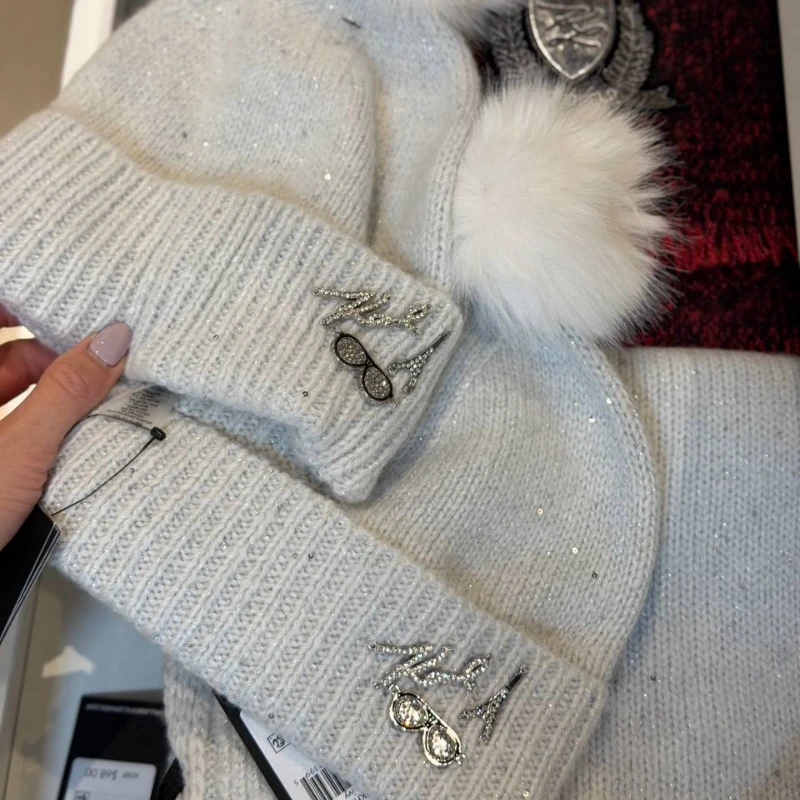 SET KARL LAGERFELD PARIS - BUFANDA + GORRO