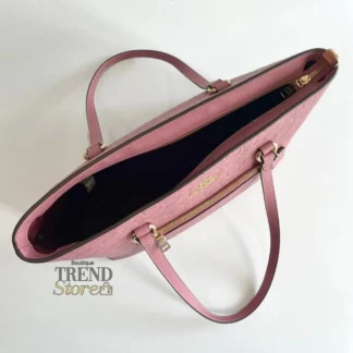 Cartera Coach Station Tote cuero peony original Trendstore Chile compra segura Coach tote mujer cuero pebble rosado envío a todo Chile Detalle cuero pebble bolso Coach Station Tote original Chile Bolso Coach grande mujer elegante peony Trendstore Chile Vista lateral cartera Coach Station Tote mujer original Chile Interior bolso Coach Station Tote compartimentos organización Trendstore Chile Tote Coach mujer original envío seguro Chile