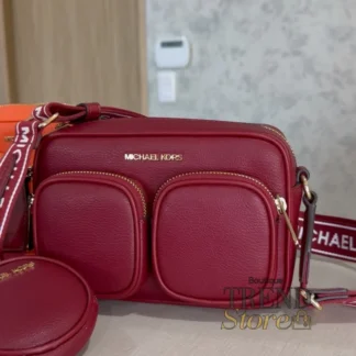 andolera Michael Kors messenger cuero original Trendstore Chile compra segura Michael Kors messenger bag mujer cuero vista frontal envío a todo Chile Detalle cuero premium bandolera Michael Kors herrajes dorados original Chile Cartera Michael Kors compacta cuero con bolsillos frontales cierre Trendstore Chile Vista lateral bolso Michael Kors messenger elegante mujer original Chile Interior bandolera Michael Kors cuero bolsillo organizador Trendstore Chile Bolso Michael Kors cuero premium mujer original envío seguro Chile