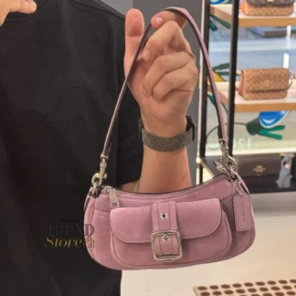 Cartera Coach Ashton Mini gamuza light violet original Trendstore Chile compra segura Coach Ashton mini bolso mujer violeta envío a todo Chile Detalle gamuza bolso Coach Ashton elegante original Chile Mini bolso Coach Ashton crossbody mujer Trendstore Chile Vista lateral cartera Coach Ashton pequeña mujer original Chile Interior bolso Coach Ashton compacto organización Trendstore Chile Shoulder bag Coach mujer original envío seguro Chile