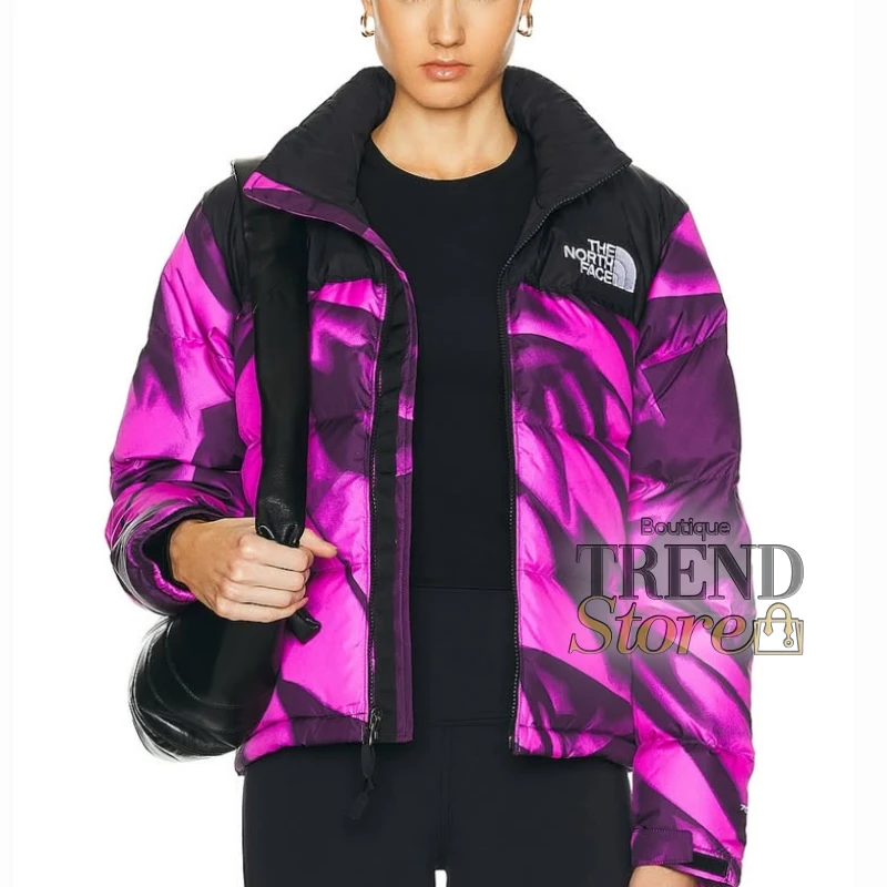 CHAQUETA THE NORTH FACE 1996 RETRO NUPTSE VIOLET CROCUS GARMENT FOLD PRINT MUJER