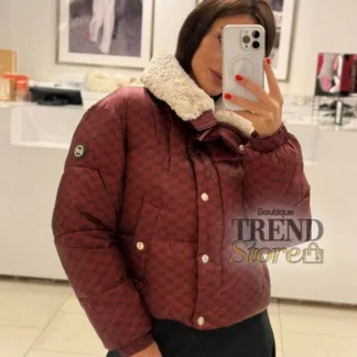 chaqueta puffer michael kors logo print sherpa mujer trendstore chile original • abrigo michael kors acolchado con sherpa vista frontal compra segura chile • detalle logo print michael kors chaqueta mujer exclusivo chile • chaqueta puffer mujer sherpa textura suave vista lateral envío chile • textura poliéster chaqueta michael kors invierno premium trendstore chile • abrigo mujer michael kors look moderno invierno chile exclusivo • chaqueta michael kors mujer cierre cremallera broches compra online chile • chaqueta michael kors original mujer envío a todo chile trendstore