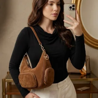 cartera michael kors merritt gamuza mujer trendstore chile • bolso michael kors suede mujer elegante chile • cartera michael kors mediana gamuza original chile • bolso hombro michael kors suede detalles dorados chile • cartera michael kors convertible crossbody gamuza chile • bolso michael kors premium mujer compra segura chile • cartera michael kors urbana sofisticada mujer chile • michael kors merritt suede shoulder bag chile