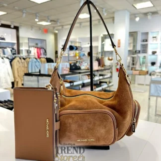 cartera michael kors merritt gamuza mujer trendstore chile • bolso michael kors suede mujer elegante chile • cartera michael kors mediana gamuza original chile • bolso hombro michael kors suede detalles dorados chile • cartera michael kors convertible crossbody gamuza chile • bolso michael kors premium mujer compra segura chile • cartera michael kors urbana sofisticada mujer chile • michael kors merritt suede shoulder bag chile