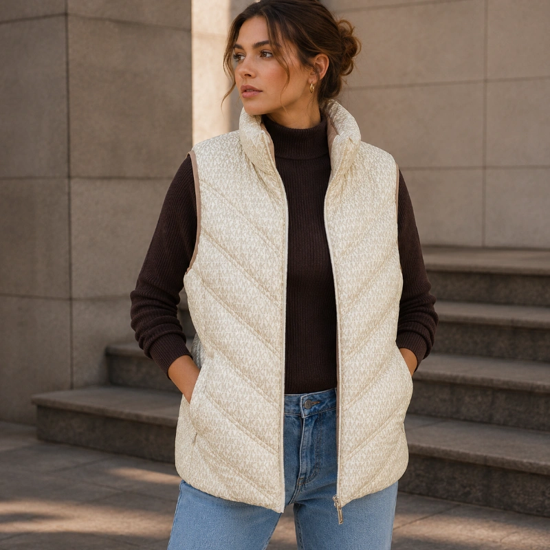 CHAQUETA SIN MANGAS MICHAEL KORS REVERSIBLE VAINILLA MONOGRAMA TAUPE