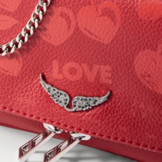 cartera zadig voltaire rock nano cherry roja mujer trendstore chile original • bolso zadig voltaire rojo alas strass cerezas compra chile • cartera nano zadig voltaire cuero granulado mujer chile • detalle alas metálicas strass bolso zadig voltaire exclusivo chile • cartera roja mujer crossbody zadig voltaire trendstore chile • bolso zadig voltaire rock nano vista frontal envío chile • cartera zadig voltaire original mujer compra online chile • bolso zadig voltaire cherry rojo envío seguro a todo chile trendstore