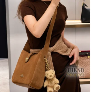 cartera coach hadley convertible crossbody sienna chile • bolso coach gamuza y cuero mujer chile • cartera coach hadley original trendstore chile • bolso coach suede gold sienna chile • cartera coach crossbody elegante mujer chile • bolso coach cuero granulado refinado chile • cartera coach premium compra online chile • coach hadley convertible envío seguro a todo chile
