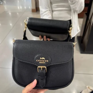 cartera coach amelia saddle bag negra chile • bolso coach amelia cuero granulado original chile • cartera coach saddle bag mujer trendstore chile • bolso coach negro crossbody elegante chile • amelia saddle bag coach original chile • cartera coach cuero premium mujer chile • bolso coach negro clásico compra online chile • coach amelia saddle bag envío seguro a todo chile
