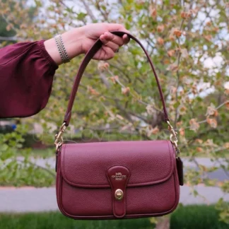 cartera coach hadley dark wine chile • bolso coach vino oscuro original chile • coach hadley shoulder bag mujer chile • cartera coach color burgundy chile • bolso coach cuero mujer chile • cartera coach elegante original chile • coach hadley dark wine trendstore chile • coach envío seguro a todo chile