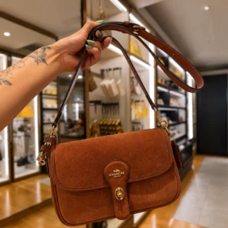 cartera coach hadley shoulder bag clay chile • bolso coach gamuza clay original chile • cartera coach suede gold clay mujer chile • coach hadley shoulder bag original chile • bolso coach hombro y crossbody chile • cartera coach premium mujer trendstore chile • bolso coach gamuza elegante chile • coach hadley envío seguro a todo chile