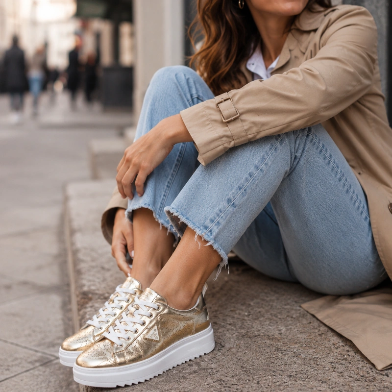 ZAPATILLAS GUESS - DENESSA DORADA