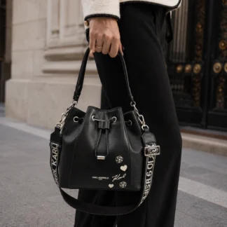 cartera karl lagerfeld paris adele bucket bag chile • bolso cubo karl lagerfeld mujer original chile • cartera karl lagerfeld crossbody mujer trendstore chile • bolso adele bucket bag karl lagerfeld chile • cartera karl lagerfeld moderna elegante chile • bolso bucket mujer karl lagerfeld compra online chile • cartera karl lagerfeld detalles plateados chile • karl lagerfeld paris envío seguro a todo chile