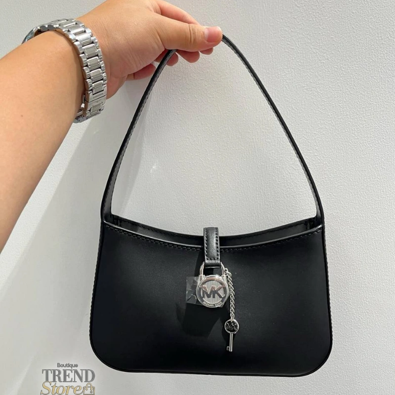 CARTERA MICHAEL KORS LYRA DE CUERO NEGRO CON HERRAJES PLATEADOS