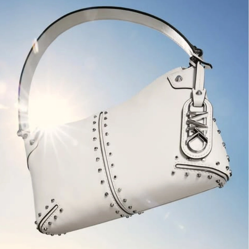 CARTERA DE HOMBRO MICHAEL KORS ASTOR GRANDE DE CUERO BLANCO CON TACHUELAS