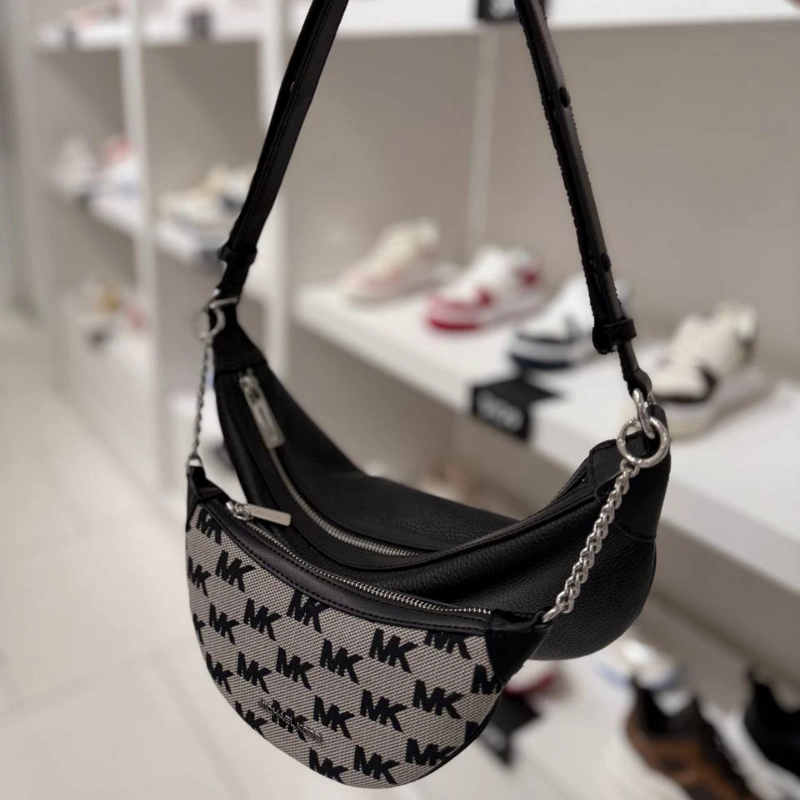CARTERA MICHAEL KORS HOLLIS EN 1 DE CUERO Y JACQUARD CON LOGOTIPO NEGRA