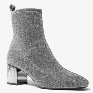 Botines Michael Kors Porter Mid Bootie antracita de caña media originales disponibles en Trendstore Chile. Vista frontal de los botines Michael Kors Porter Mid Bootie color antracita para mujer. Detalle del tejido elástico y acabado premium de los botines Michael Kors Porter Mid originales. Vista lateral de los botines Michael Kors Porter de caña media con suela de goma. Detalle del diseño tipo sock boot y tirador posterior de los Michael Kors Porter Mid Bootie. Botines Michael Kors Porter Mid Bootie antracita originales para mujer con compra segura y envío a todo Chile. Detalle de la textura y construcción de los botines Michael Kors Porter Mid disponibles en Trendstore Chile. Michael Kors Porter Mid Bootie antracita originales, talla 22 cm, compra segura y despacho a todo Chile desde Trendstore Chile.