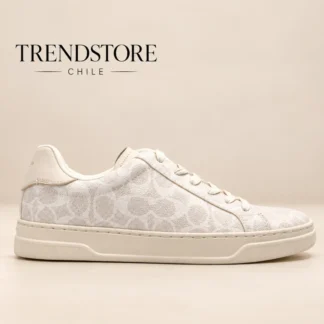 zapatillas Coach High Line Sneaker Signature Canvas zapatillas Coach Signature Canvas Off White Coach High Line Sneaker CCN67 zapatillas Coach estampado Signature zapatillas Coach café y blanco mujer zapatillas Coach con detalles de cuero Coach High Line Sneaker originales zapatillas Coach urbanas mujer zapatillas Coach originales Chile zapatillas Coach Trendstore Chile PALABRAS CLAVE SEO Coach High Line Sneaker, Coach CCN67, zapatillas Coach Signature Canvas, zapatillas Coach Off White, zapatillas Coach mujer, zapatillas Coach café y blanco, zapatillas Coach originales, calzado Coach mujer, zapatillas urbanas Coach, Coach Signature, zapatillas de lona revestida, Trendstore Chile. META DESCRIPTION Compra las zapatillas Coach High Line Sneaker Signature Canvas Off White en Trendstore Chile. Diseño icónico, detalles de cuero, plantilla acolchada y suela ligera de EVA.